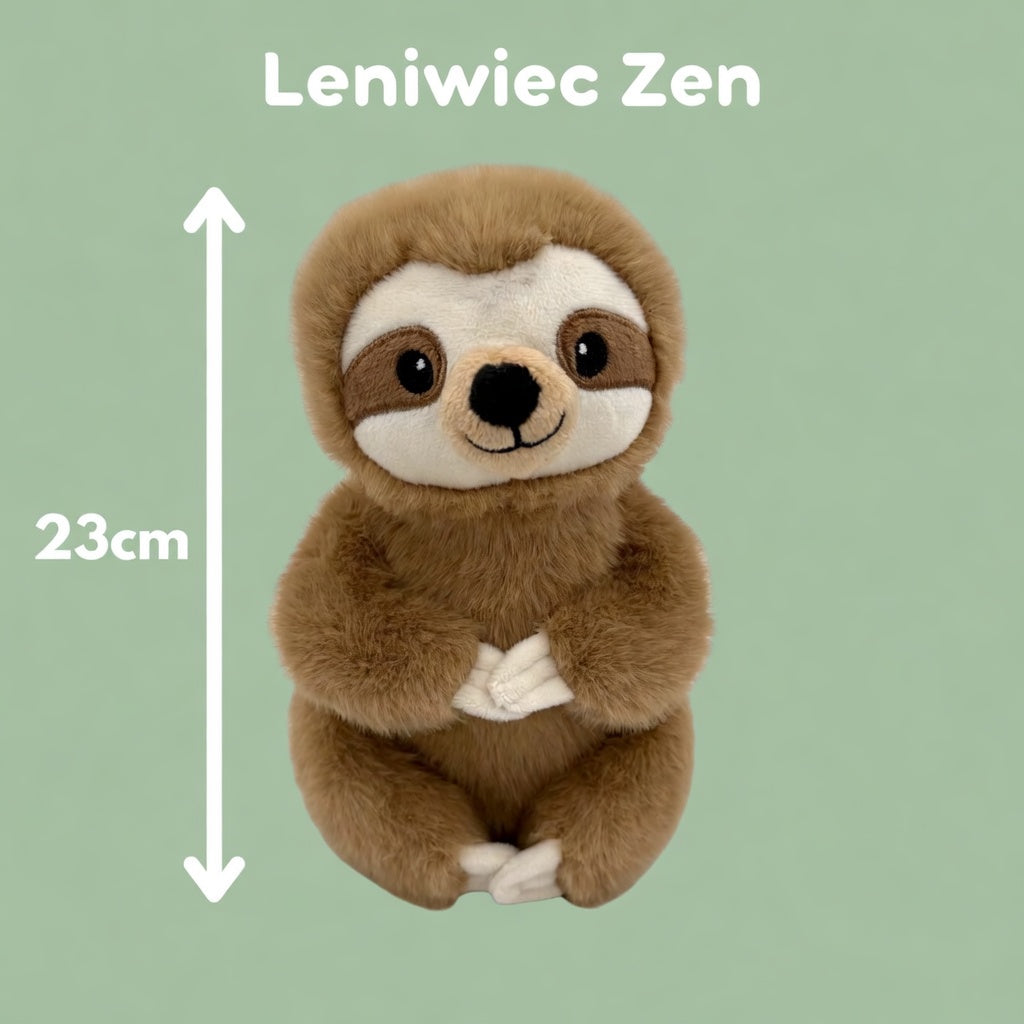 Leniwiec Zen – pluszowy Bohater na spokój i relaks. Miękki, przytulny leniwiec siedzący w pozycji lotosu z delikatnym, spokojnym uśmiechem.