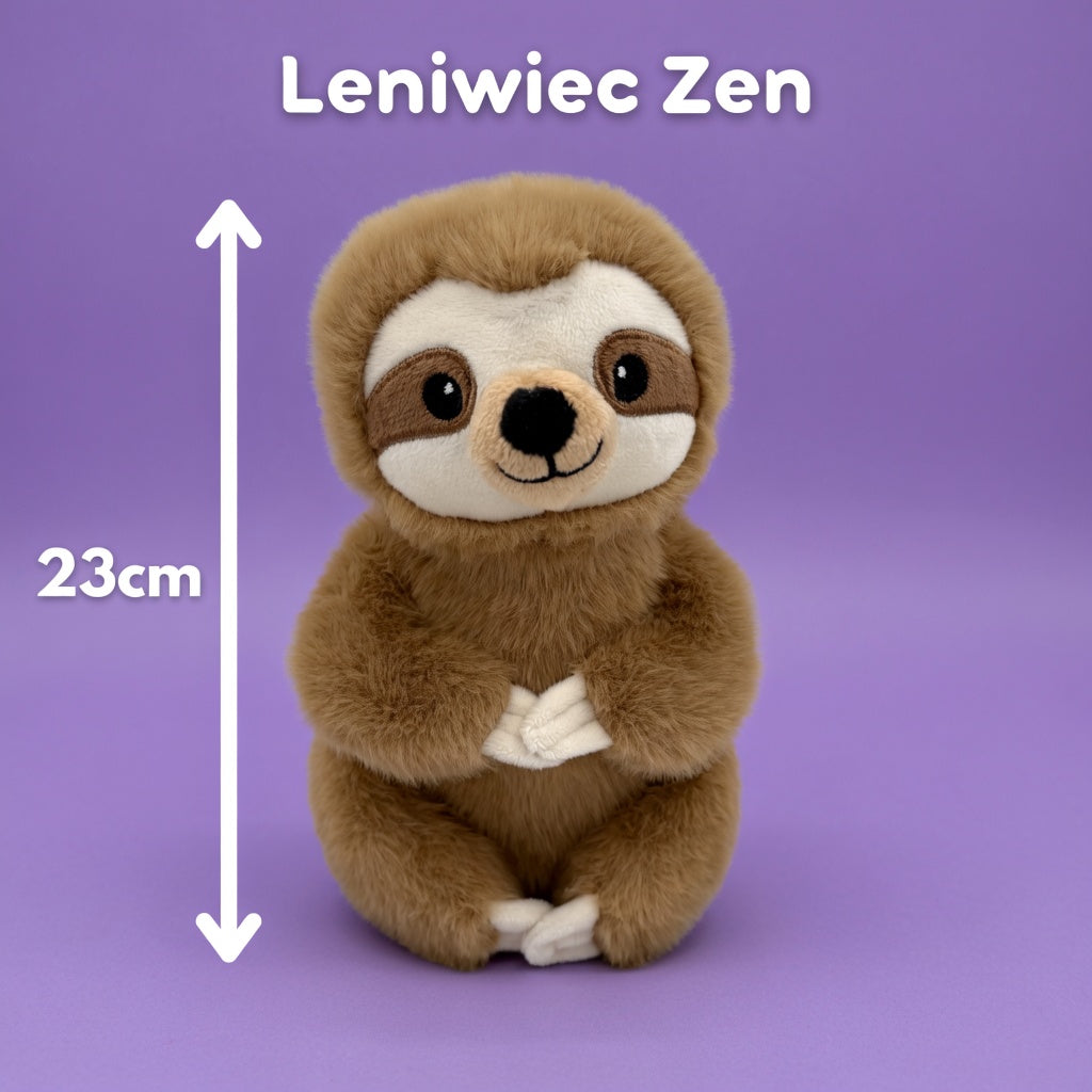 Leniwiec Zen – pluszowy Bohater na spokój i relaks. Miękki, przytulny leniwiec siedzący w pozycji lotosu z delikatnym, spokojnym uśmiechem.